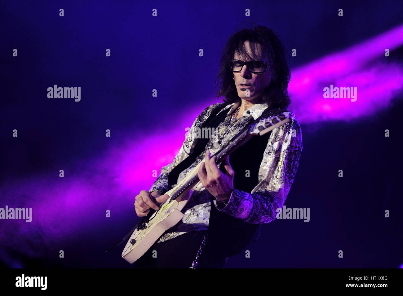 Amerikanischer Gitarrist, Steve Vai beim Auftritt, Steve, Steven Siro Vai, Whitesnake (1989 – 1991), Alcatrazz, Foto Kazimierz Jurewicz Stockfoto