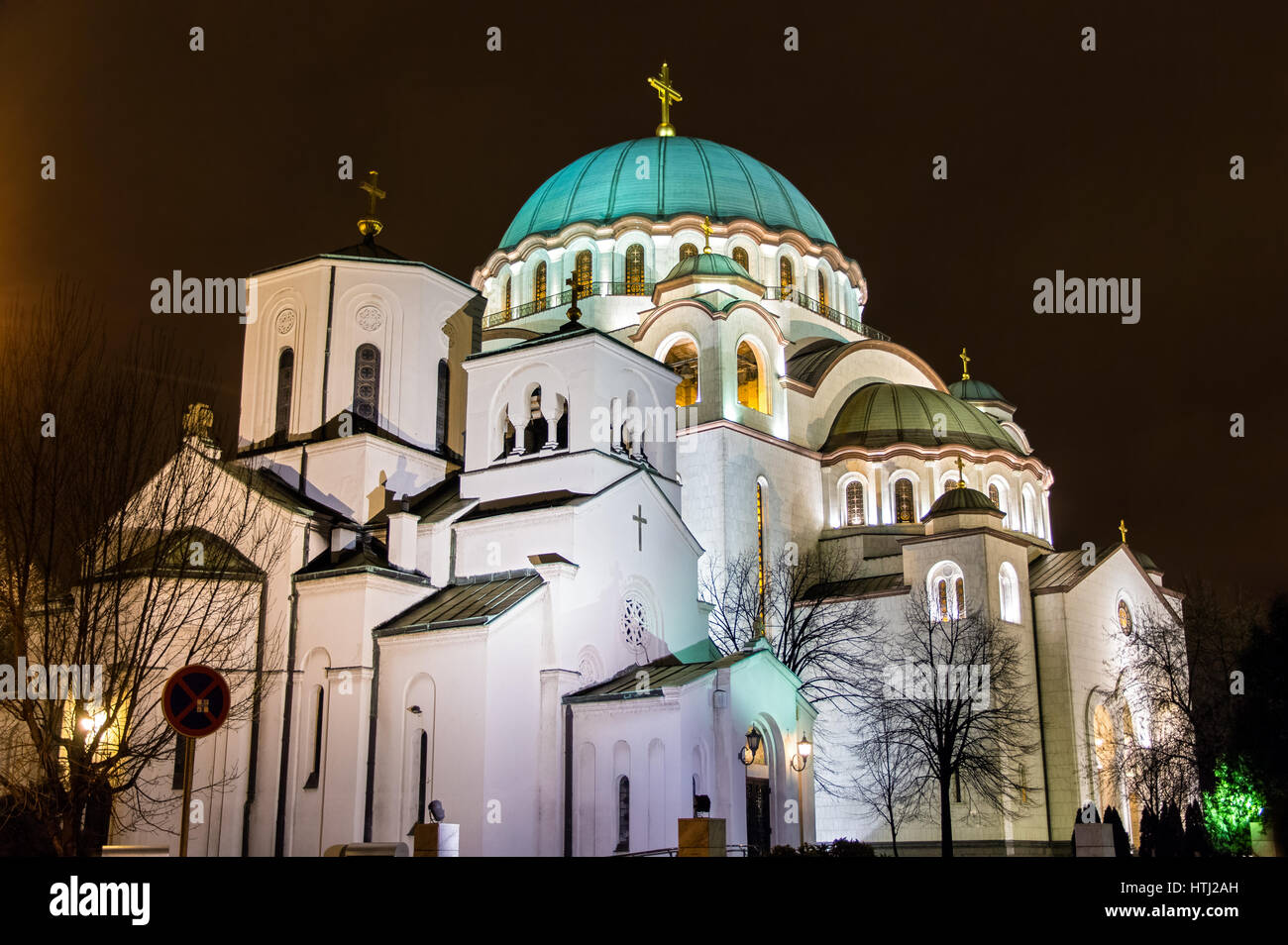 Die kleinen und die großen Kirchen von Saint Sava Kathedrale in Belgrad Stockfoto