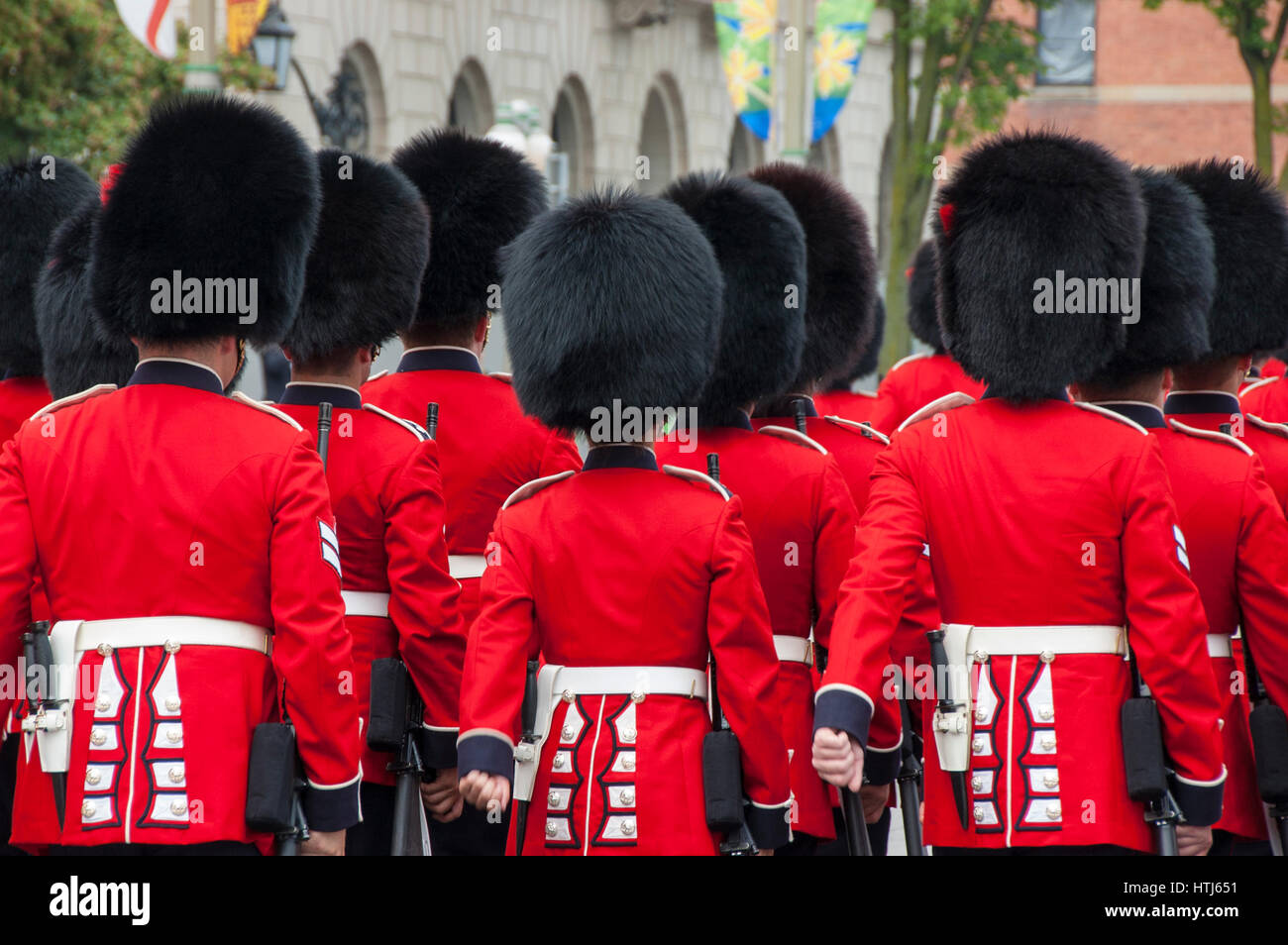 Wechsel der Wachablösung / Parade, Ottawa, Ontario, Kanada, zeremonielle Garde Bärenfell tragen Hüte / caps. Stockfoto