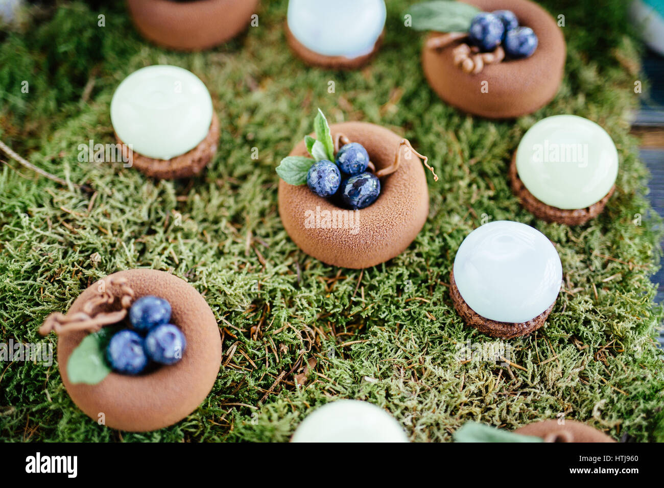 Hochzeitstorten-Desserts und Süßigkeiten in die Schokoriegel. Süßigkeiten auf der Veranstaltung Stockfoto