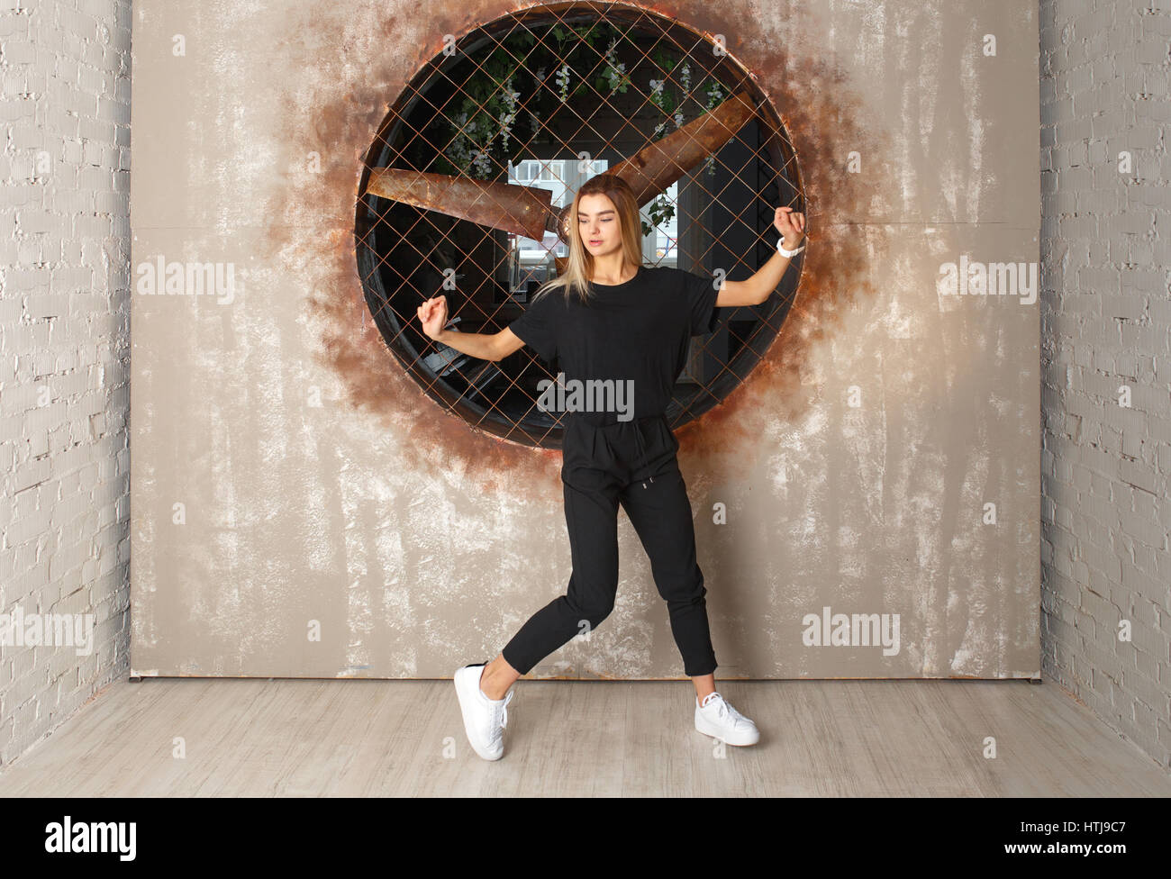 Street-Dance-Mädchen-Tänzer auf strukturierten Hintergrund Stockfoto