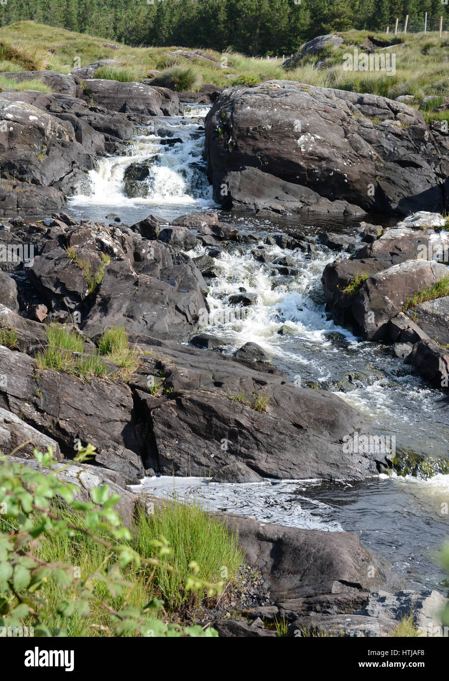 Fluss Fütterung Lough Aughawoolia Galway Irland Stockfoto