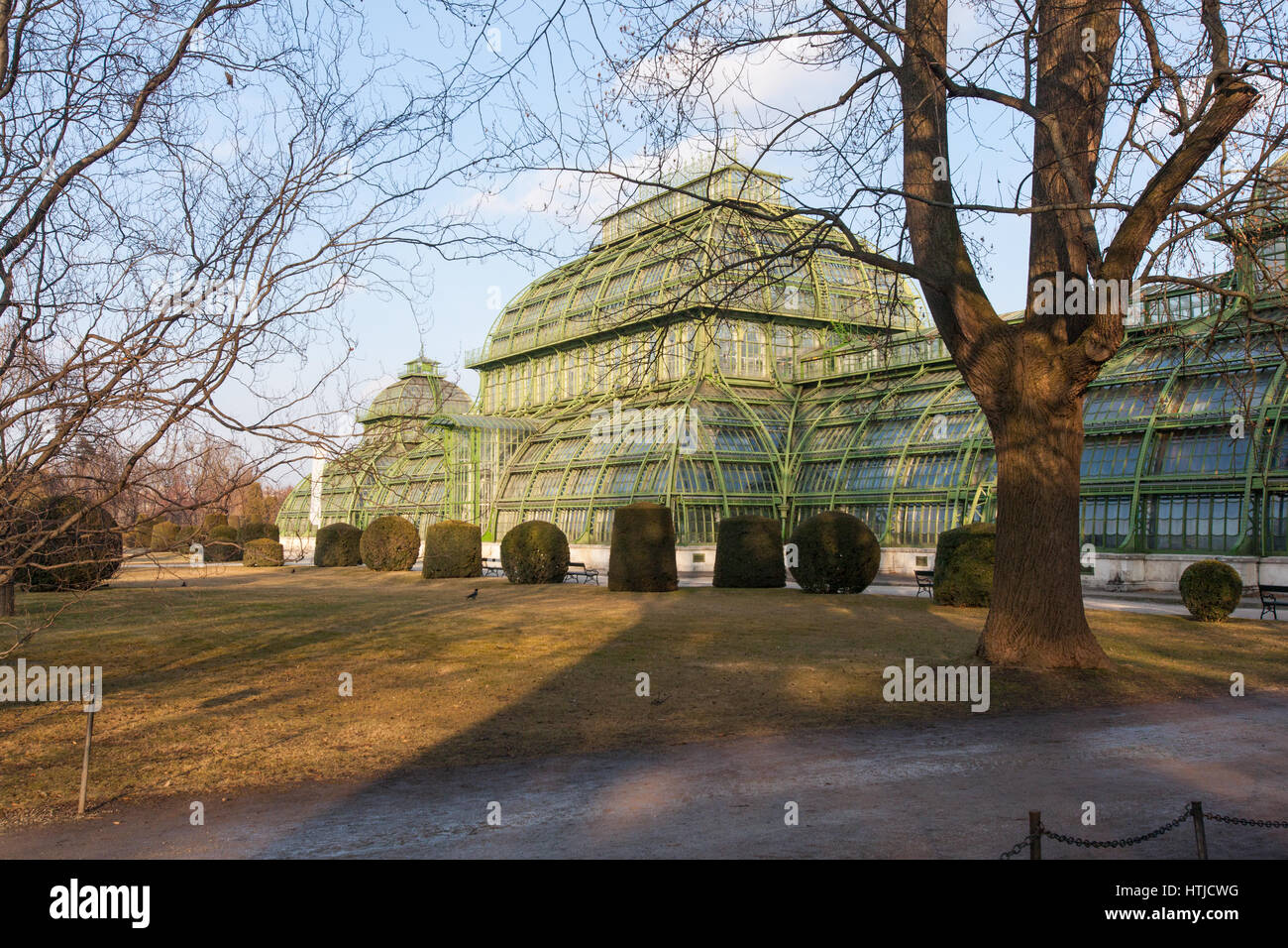 Palmenhaus oder Palmenhaus im Schlosspark Schönbrunn, Wien, Österreich. Stockfoto