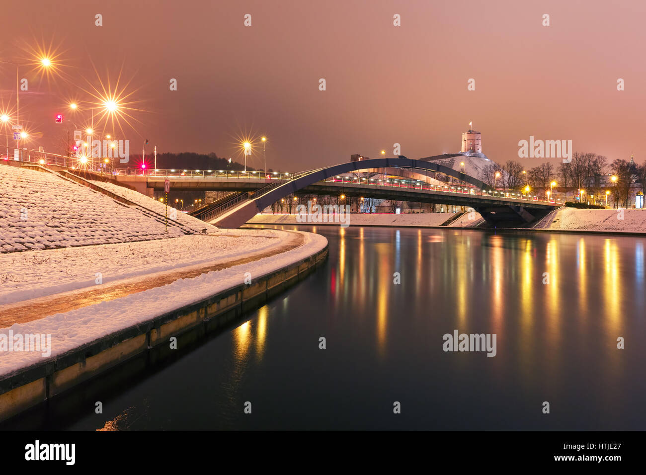 Gediminas-Turm und Mindaugas Brücke, Vilnius Stockfoto