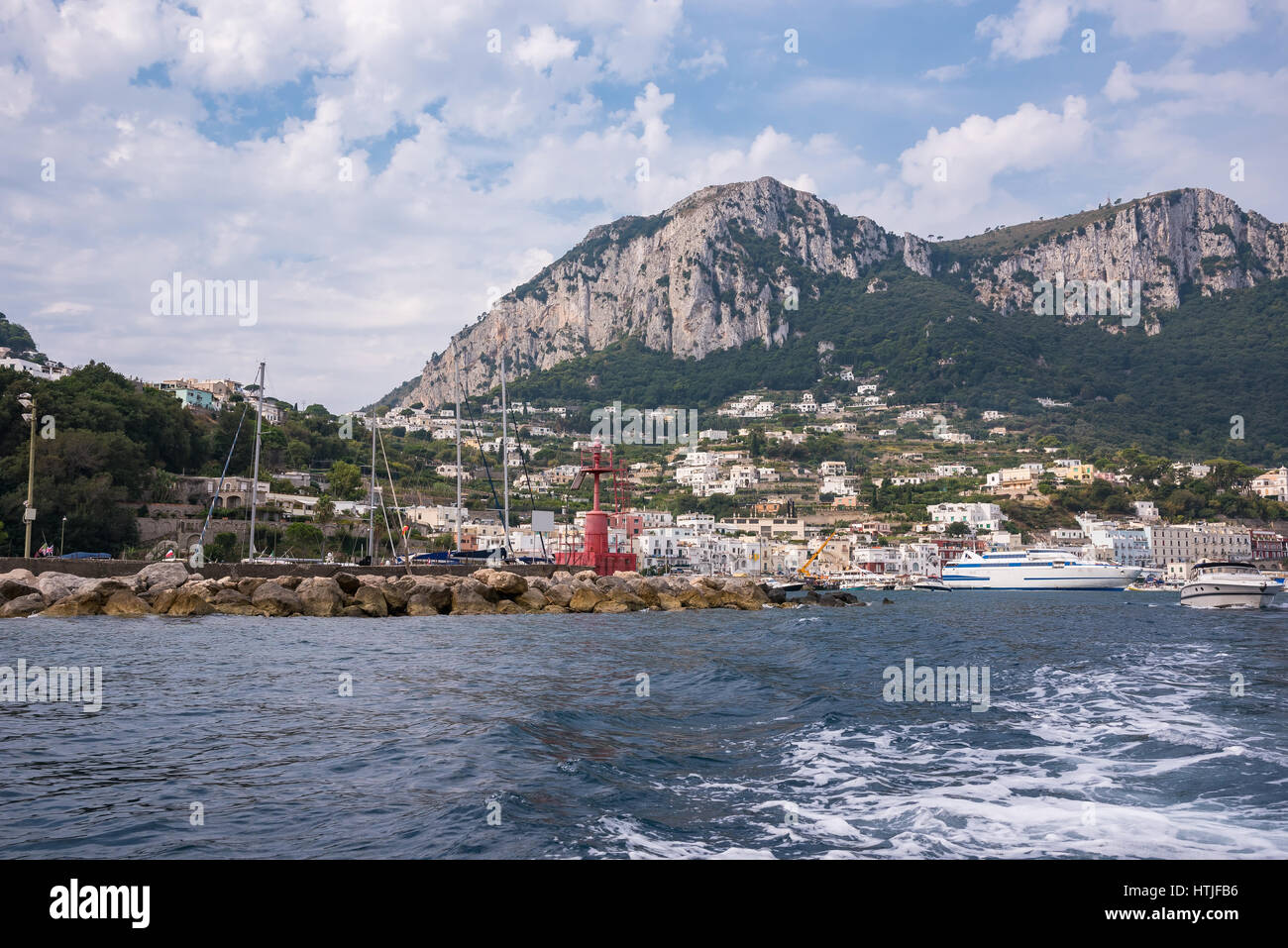 Blick auf die Hafeneinfahrt auf der Insel Capri, Italien Stockfoto