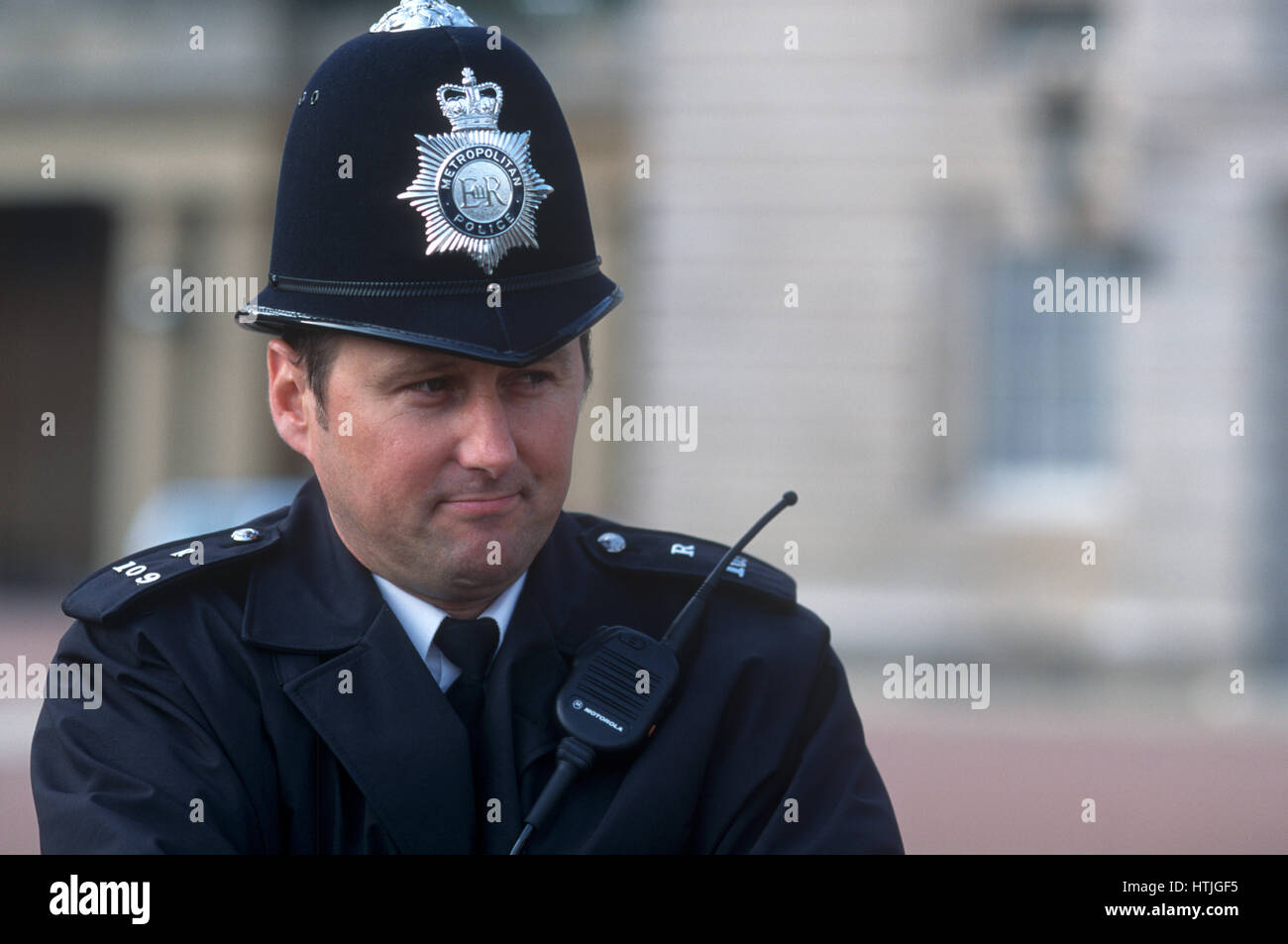 Bobby im Buckingham Palace Stockfoto