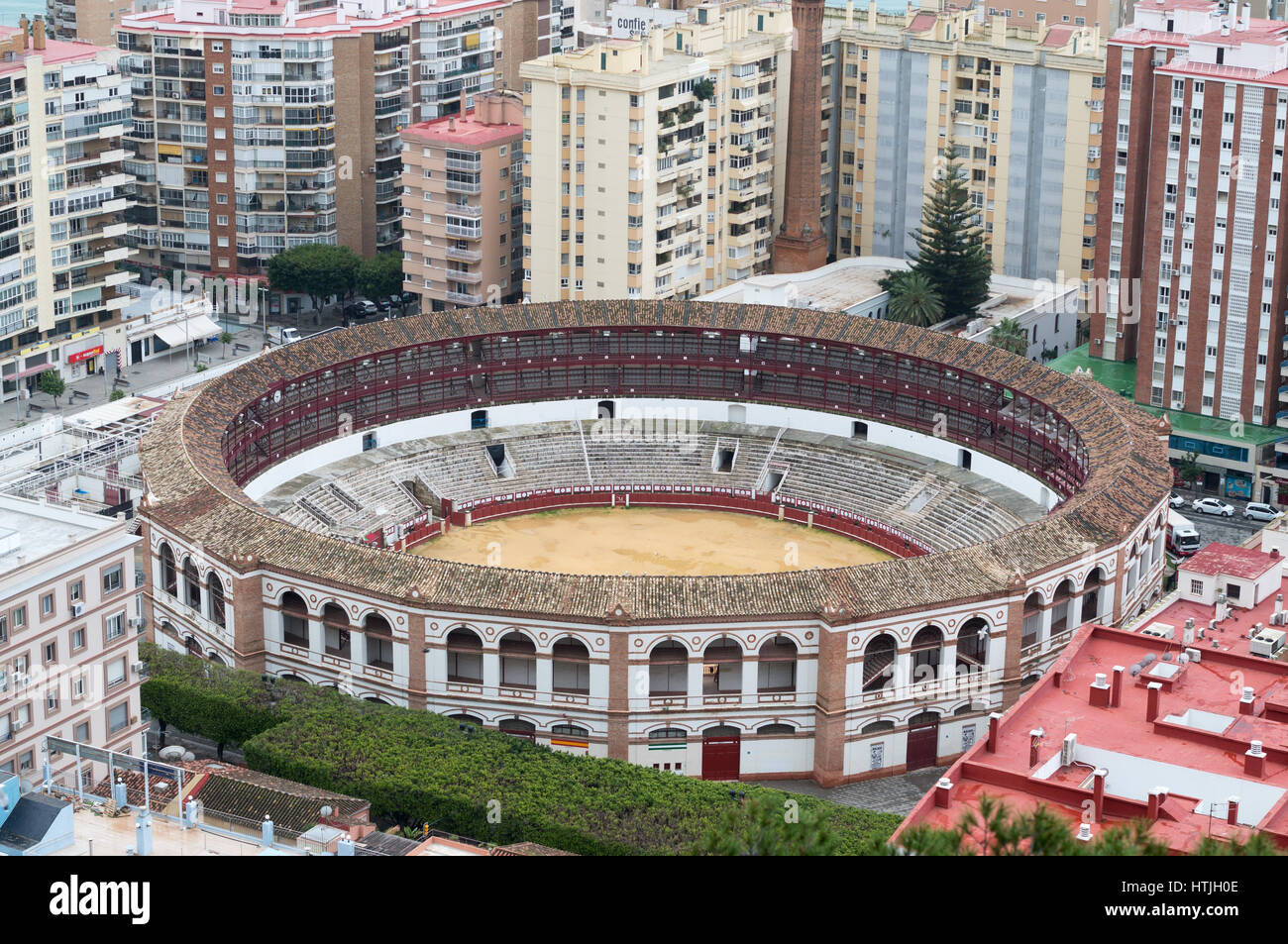 Die Stierkampfarena in Malaga, umgeben von Mehrfamilienhäusern, Andalusien, Spanien Stockfoto