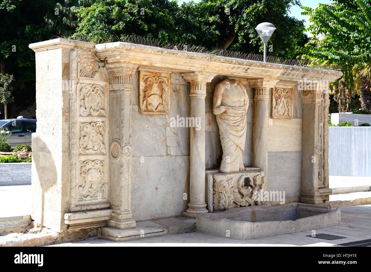 Blick auf den venezianischen Bembo-Brunnen in Kornarou Quadrat, Heraklion, Kreta, Griechenland, Europa. Stockfoto