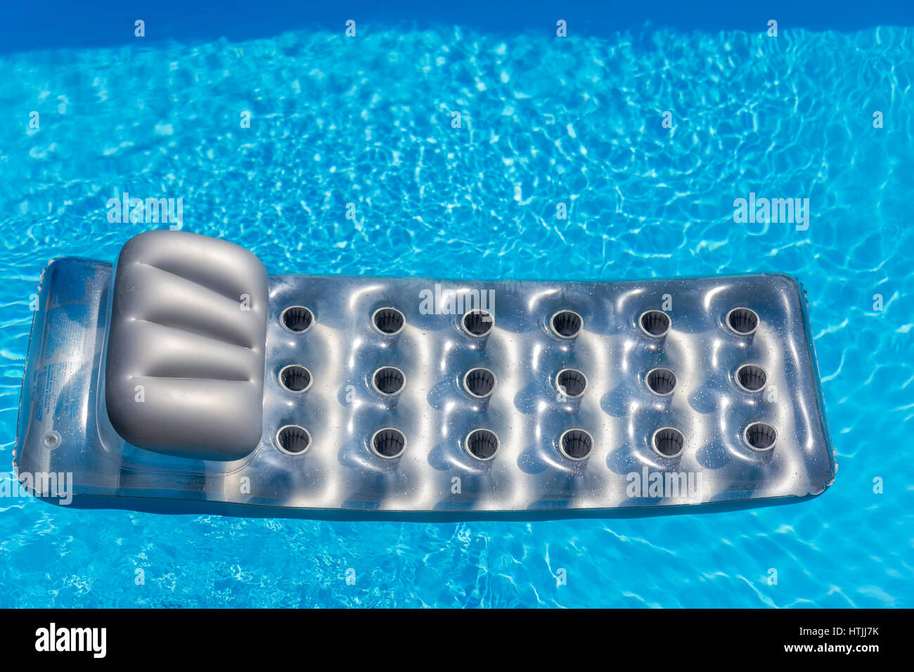 Matratze im Schwimmbad Stockfoto