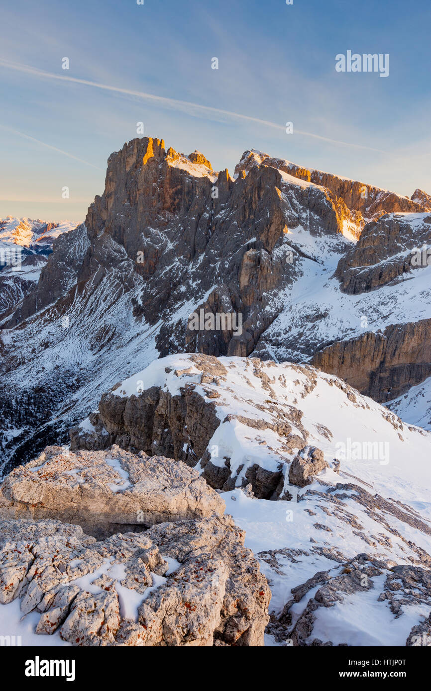 Die Pale di San Martino Berggruppe in der Wintersaison. Sonnenaufgang. Gipfel Cimon della Pala. Die Trentiner Bergwelt. Italienische Alpen. Europa. Stockfoto