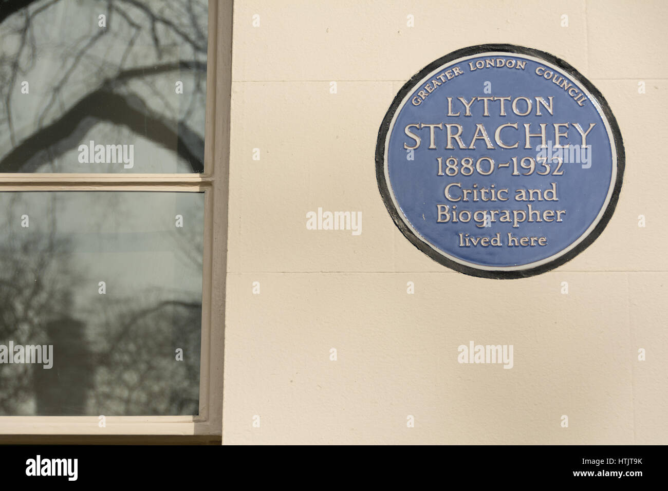Die Bloomsbury Group (Lytton Strachey, Virginia Woolf, Clive Bell) braun Plaque am Gordon Square, London, UK. Stockfoto