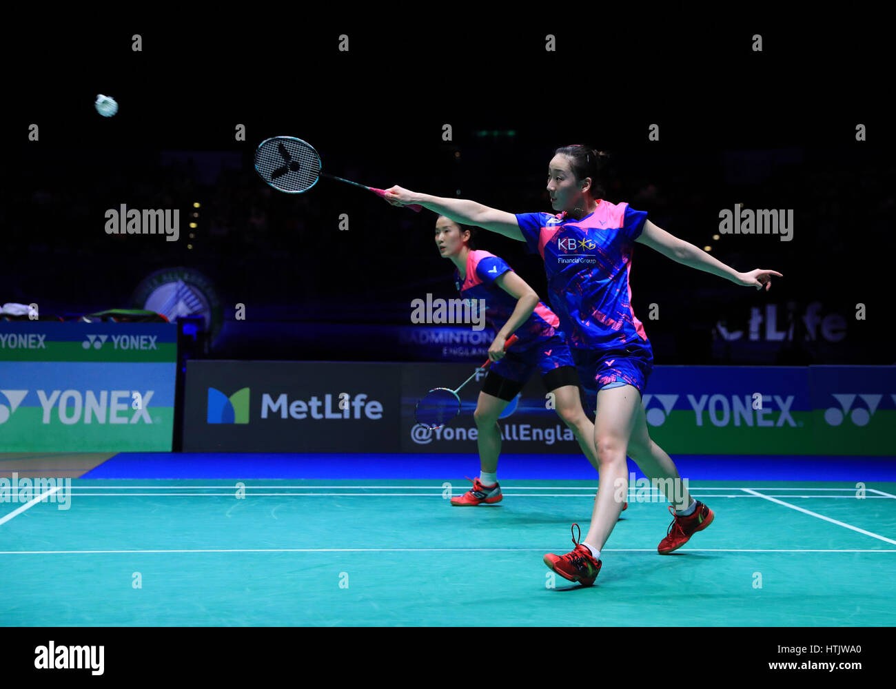 Südkoreas Lee So-Hee und Chang Ye Na übernehmen Dänemarks Kamilla Rytter und Christinna Pedersen in der Frauen Doppel Finale tagsüber sechs von den YONEX All England Open Badminton Championships in der Barclaycard Arena, Birmingham. Stockfoto