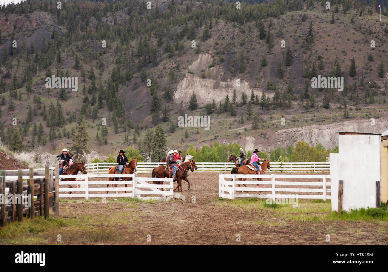 Aufwärmen für Rodeo-Veranstaltung am reichsten indischen Rodeo Cowboys. Merritt, BC, Kanada Stockfoto