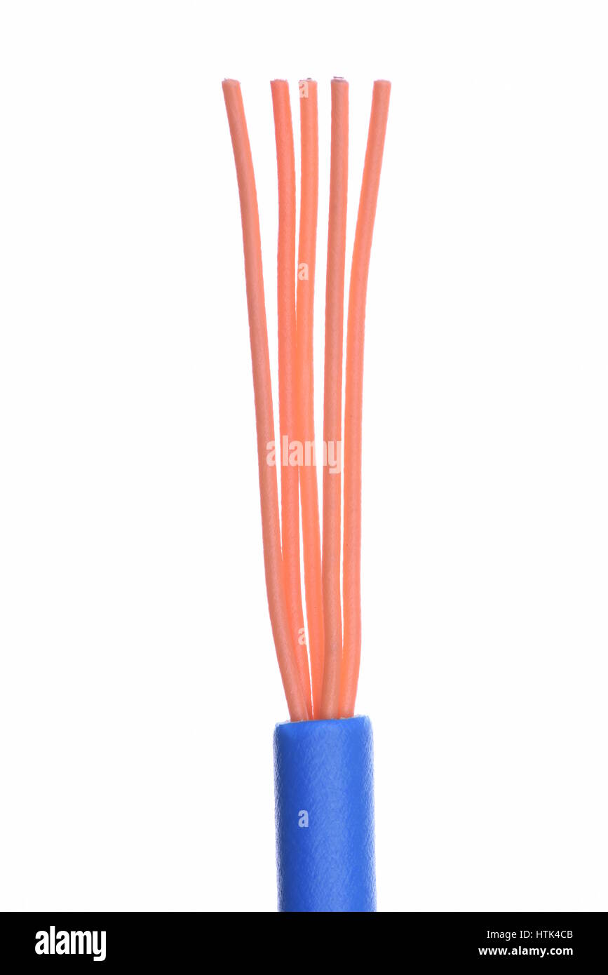 Kupfer elektrische Kabel auf weißem Hintergrund Stockfoto