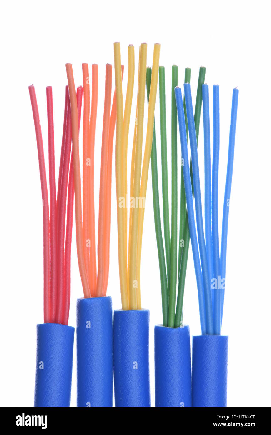 Kupfer elektrische Kabel auf weißem Hintergrund Stockfoto
