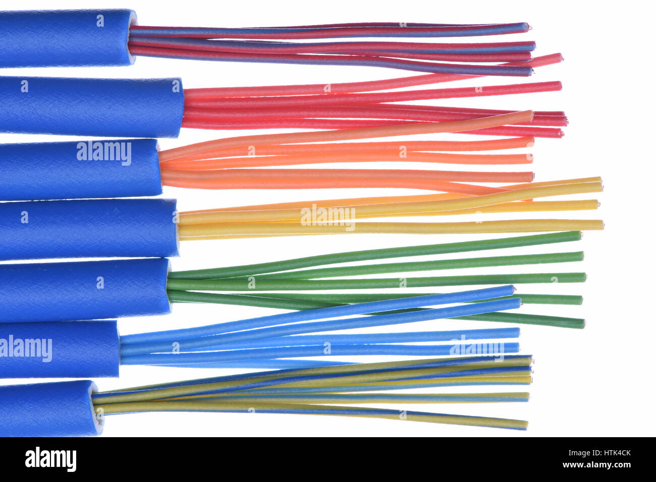 Kupfer elektrische Kabel auf weißem Hintergrund Stockfoto