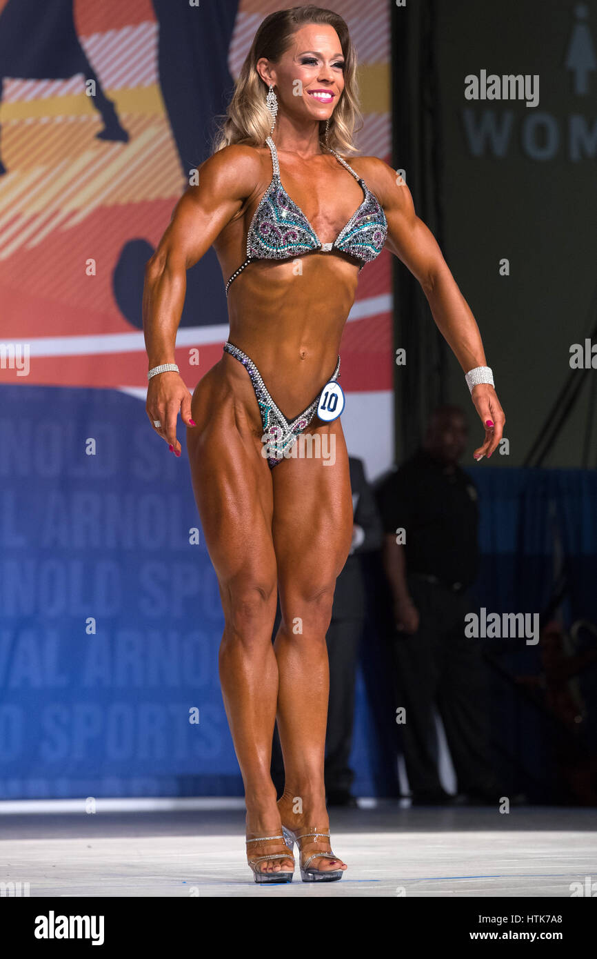 März 3. 2017, Columbus, Ohio, USA;  Bethany Wagner (10) konkurriert in Fitness International als Teil des Arnold Sports Festival am 3. März 2017, die Greater Columbus Convention Center in Columbus, OH. Stockfoto