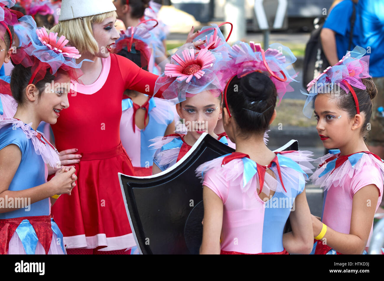 Melbourne, Australien. 13. März 2017. Melbournes Moomba Parade für 2017 fand bei herrlichem Wetter. Es gab viel Aufregung in den Staging-Bereich als die Darsteller gewartet, um die Parade zu starten. Bildnachweis: David Brewster/Alamy Live-Nachrichten Stockfoto