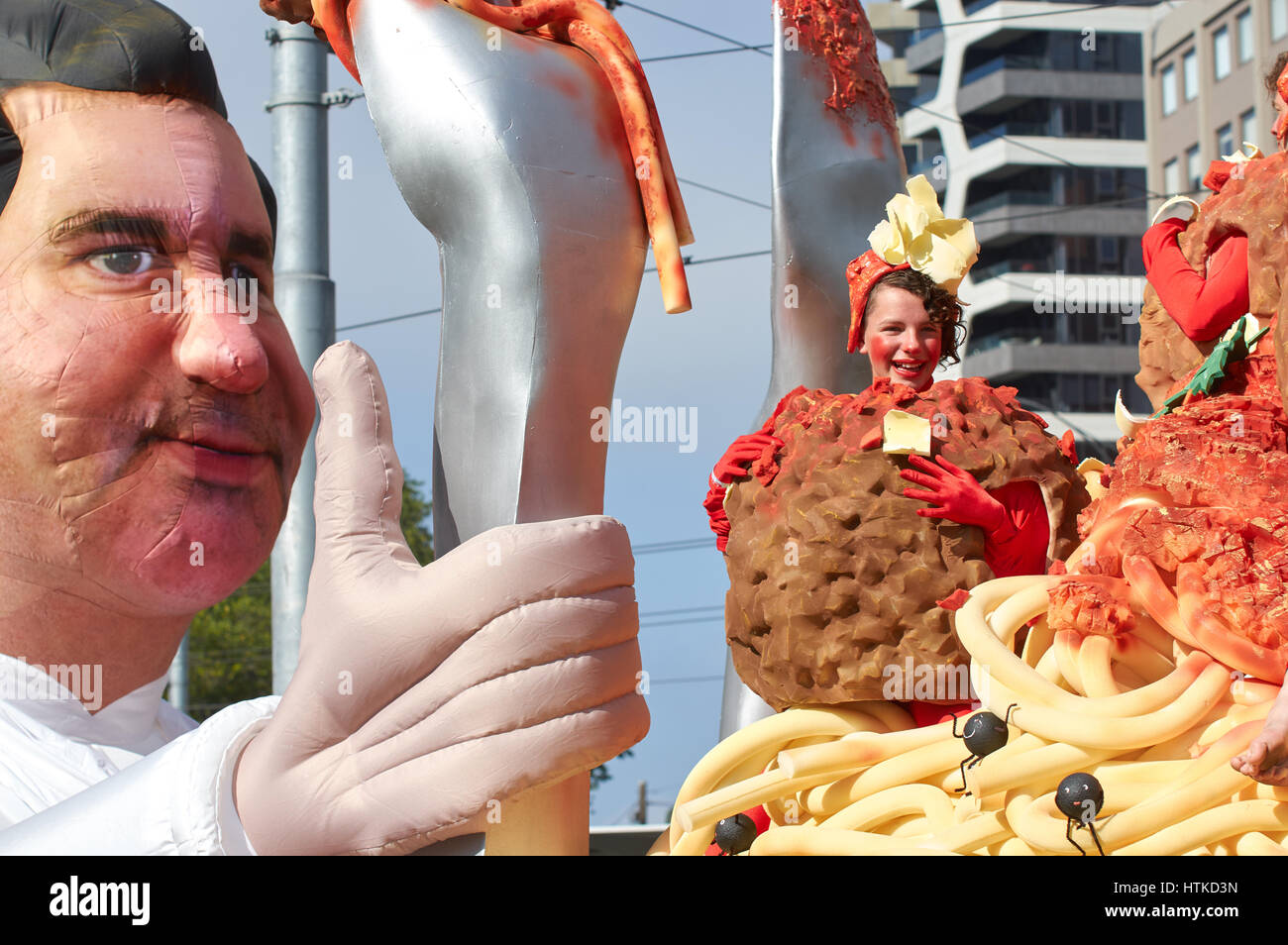 Melbourne, Australien. 13. März 2017. Melbournes Moomba Parade für 2017 fand bei herrlichem Wetter. Es gab viel Aufregung in den Staging-Bereich als die Darsteller gewartet, um die Parade zu starten. Bildnachweis: David Brewster/Alamy Live-Nachrichten Stockfoto