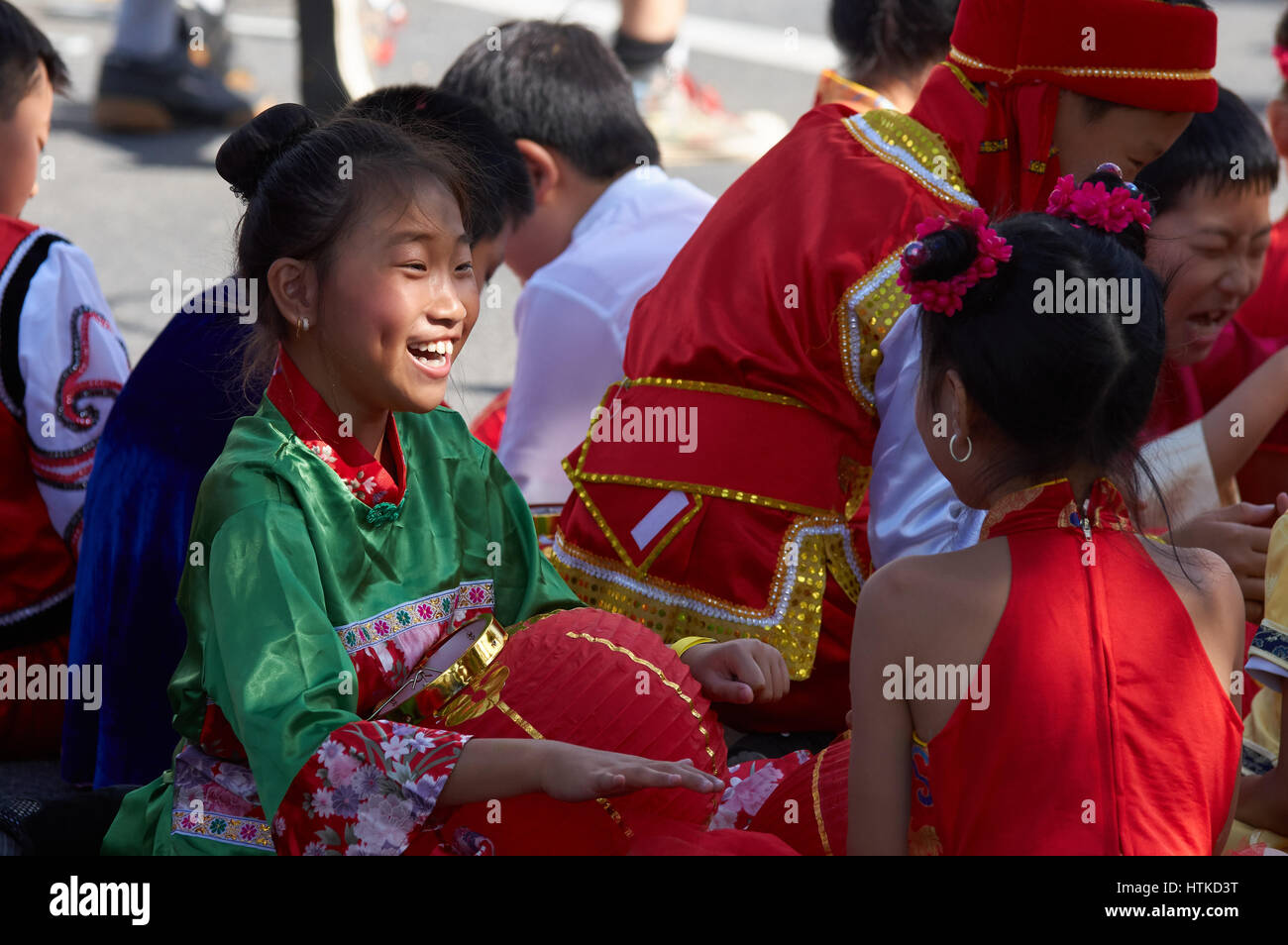 Melbourne, Australien. 13. März 2017. Melbournes Moomba Parade für 2017 fand bei herrlichem Wetter. Es gab viel Aufregung in den Staging-Bereich als die Darsteller gewartet, um die Parade zu starten. Bildnachweis: David Brewster/Alamy Live-Nachrichten Stockfoto