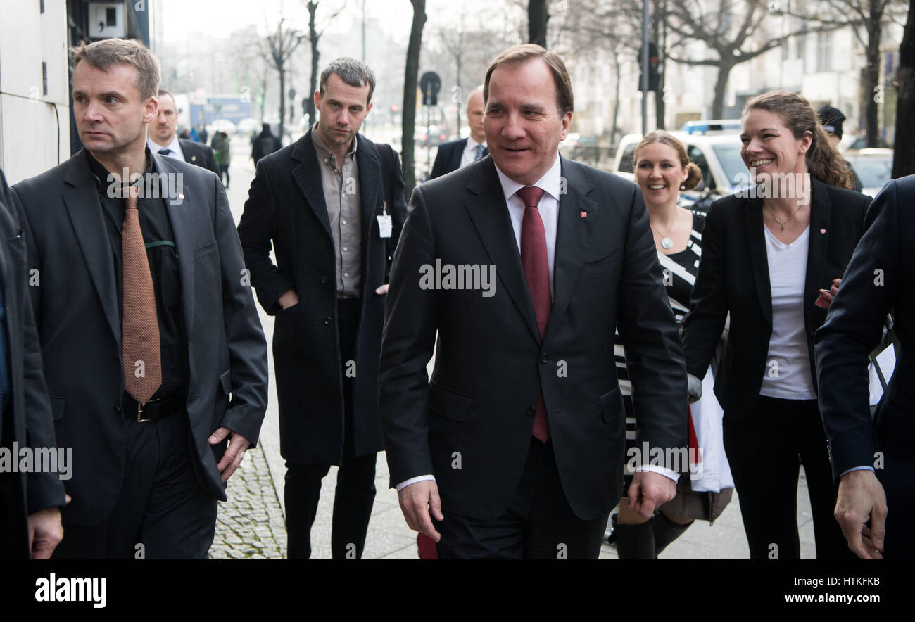 Berlin, Deutschland. 13. März 2017. Der schwedische Ministerpräsident Stefan Löven kommt bei einem Treffen der Progressiven Allianz, eine Konferenz der Sozialdemokraten in der SPD-zentrale an der Willy-Brandt-Haus in Berlin, 13. März 2017. Sowie mehrere sozialdemokratischen Staats-und Regierungschefs nehmen mehr als 30 Partei Häuptlinge aus rund 100 internationale Delegationen an der Sitzung teil. Foto: Bernd von Jutrczenka/Dpa/Alamy Live News Stockfoto