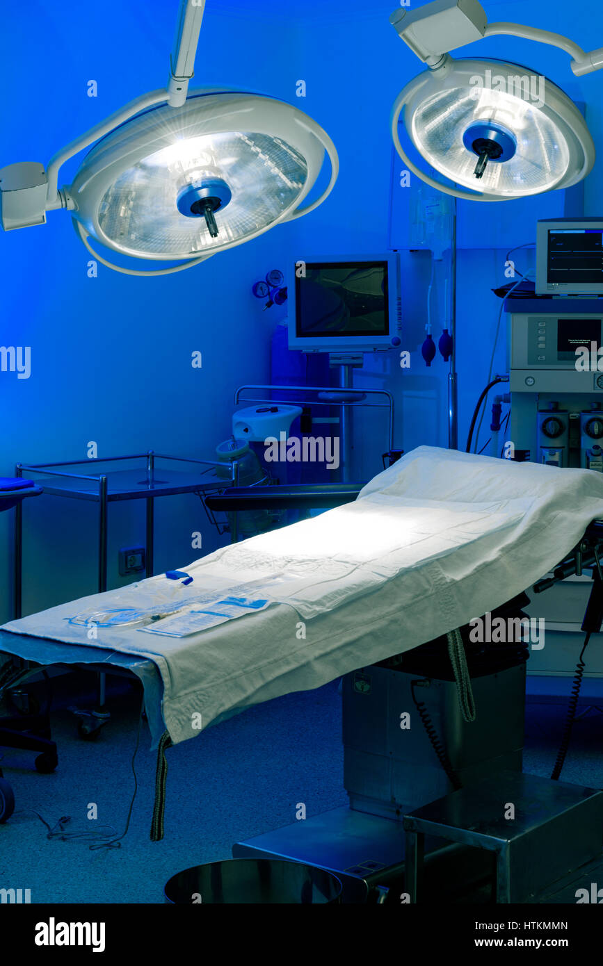 OP-Bett in einem Krankenhaus Stockfotografie - Alamy