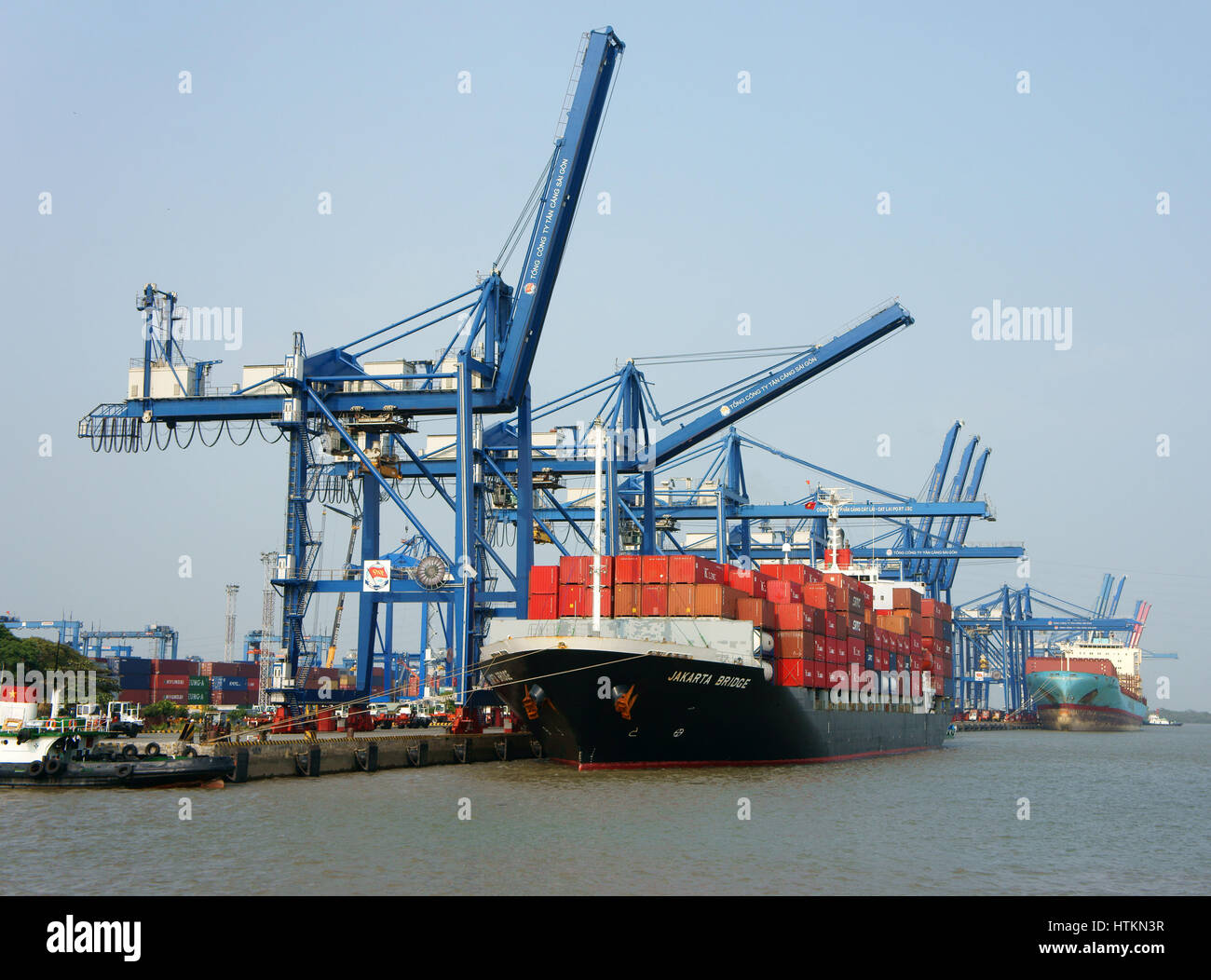 HO-CHI-MINH-Stadt, Vietnam, Transport für den Export, import am Cat Lai Hafen, Kran Ladung Container zum Boot, große Industrieservice für Handel, Vietnam Stockfoto