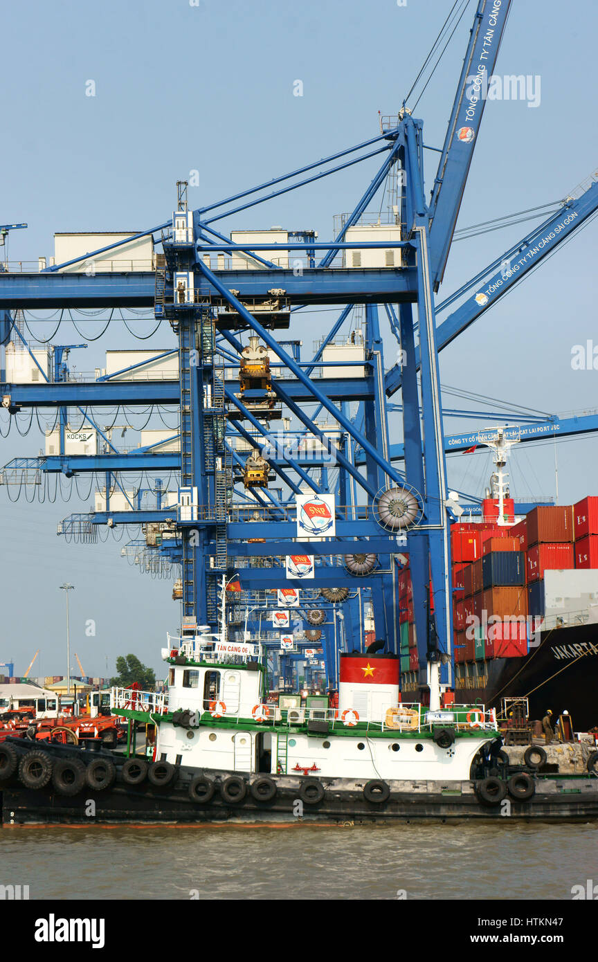 HO-CHI-MINH-Stadt, Vietnam, Transport für den Export, import am Cat Lai Hafen, Kran Ladung Container zum Boot, große Industrieservice für Handel, Vietnam Stockfoto