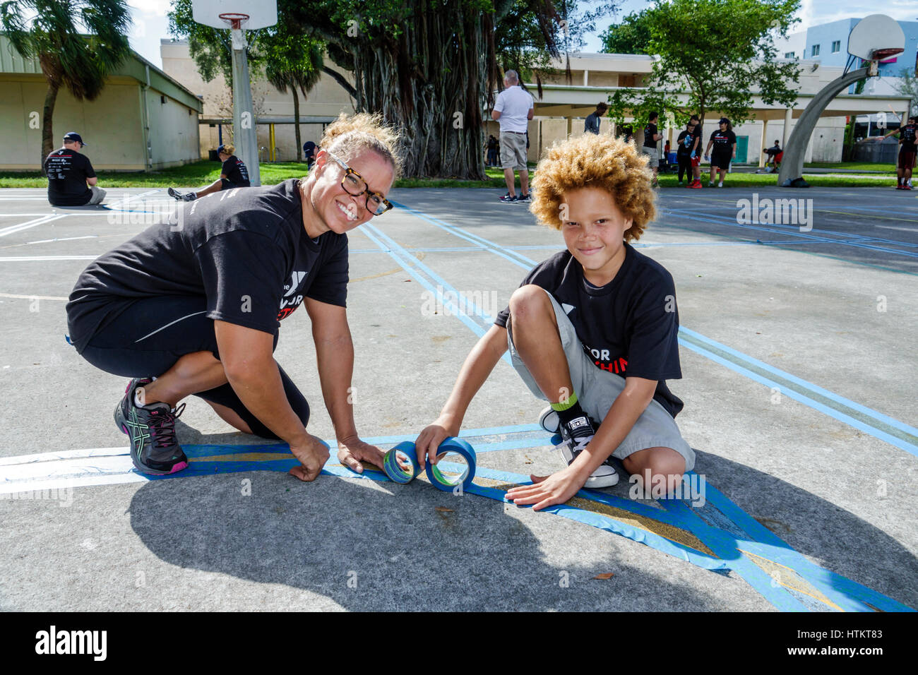 Miami Florida, Allapattah, Comstock Grundschule, Martin Luther King Jr. Day of Service, MLK, Verschönerungsprojekt, Frau weibliche Frauen, Jungen, männlich Stockfoto