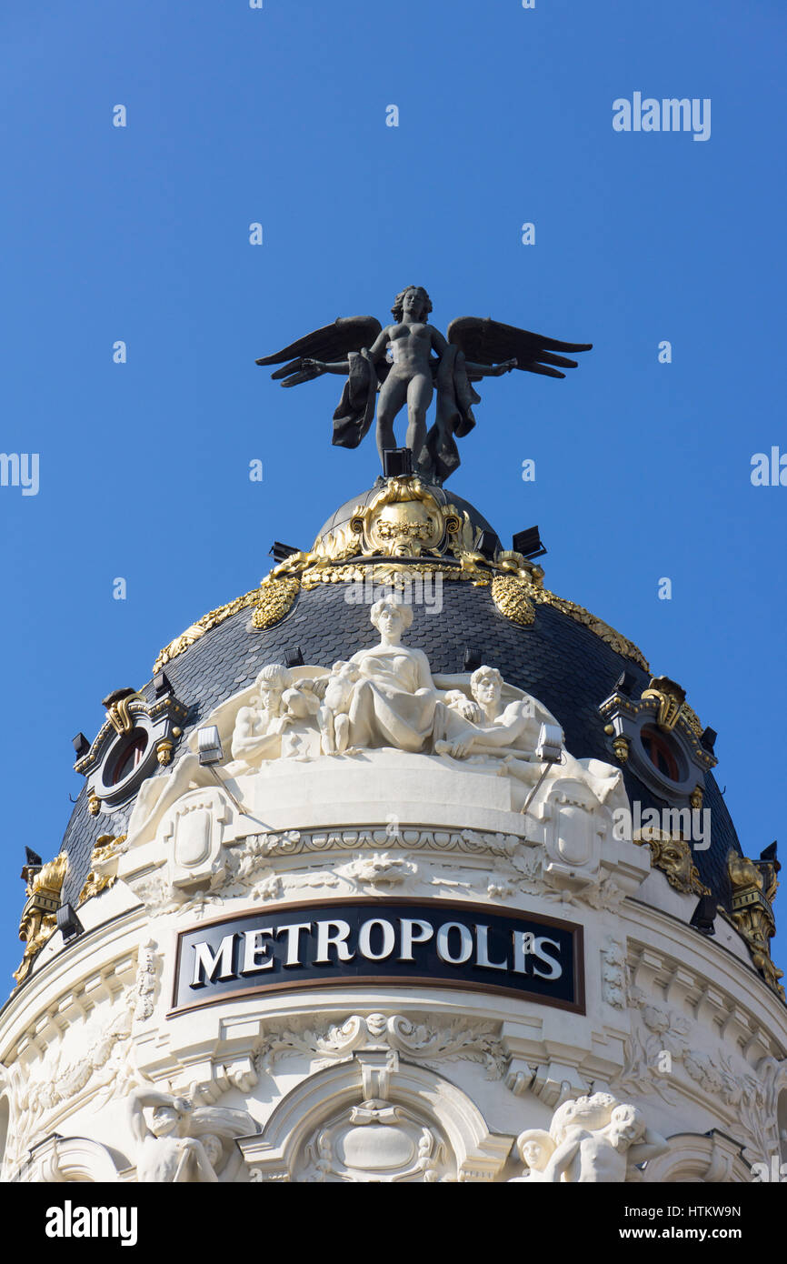 Metropolis Gebäude oder Edificio Metrópolis, an der Ecke Calle de Alcalá und Gran Vía in Madrid mit einem verurteilt Dach mit einer Statue von Victoria. Stockfoto