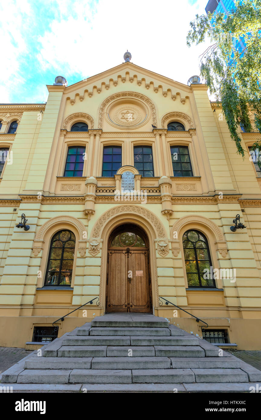 Blick auf die neo-romanische Rywka und Zalman Nozyk Synagoge in der polnischen Hauptstadt Warschau, Polen. Stockfoto