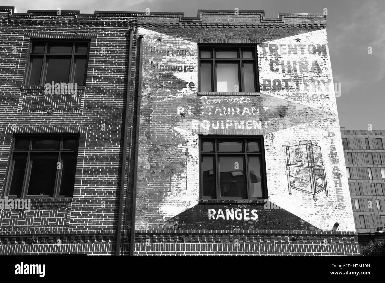 Trenton China Keramik, Restaurant Ausrüstung Shop, alten Stil Werbung auf Ziegel, 2. und Arch Street, Philadelphia, Pennsylvania, USA Stockfoto