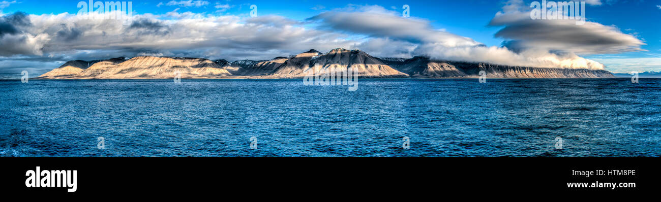 Svalbard (Spitzbergen) ist eine norwegische Inselgruppe im nördlichen Eismeer. So schön wie es ist exotisch. Stockfoto