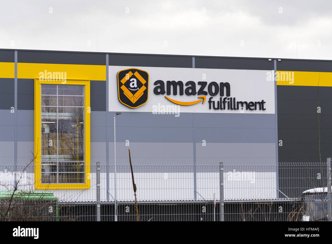 DOBROVIZ, Tschechische Republik - März 12: Online-Händler Amazon Fulfillment Logistik aufbauend auf 12. März 2017 in Dobroviz, Tschechische Republik. Amaz Stockfoto