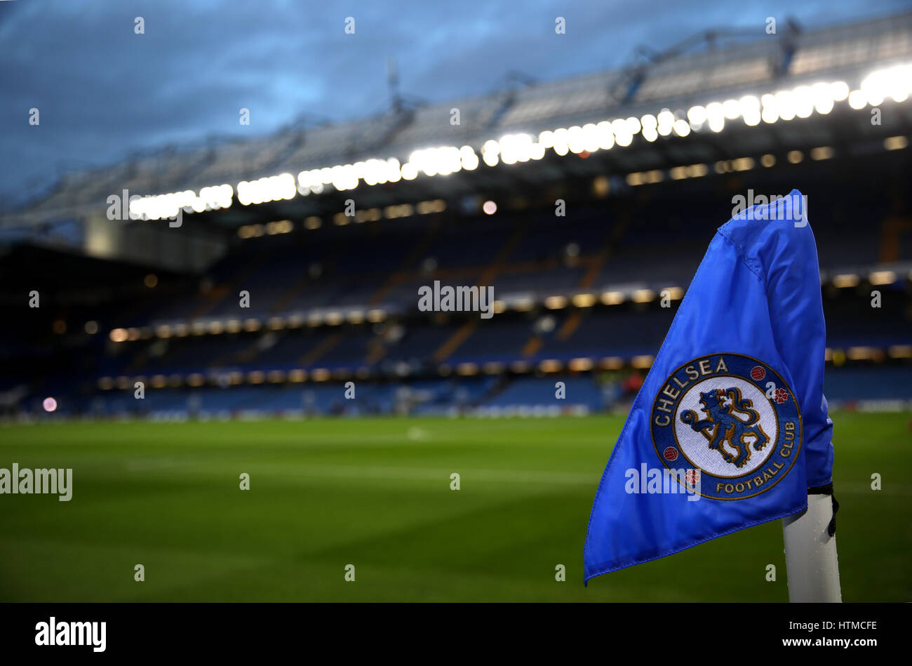 Ein Blick auf eine Eckfahne bevor die Emirates FA Cup, letzte Quartal an der Stamford Bridge, London entsprechen. Stockfoto