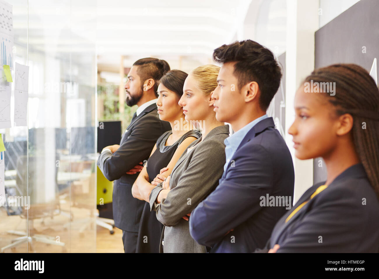 Gruppe von Kollegen als Business-Team mit Zuversicht Stockfoto