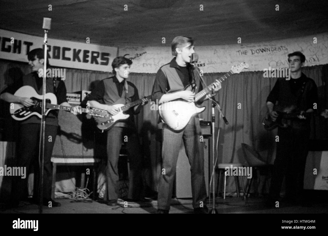 Belgische Rock-band Les Nacht Rockers erklingt in der Golf-Drouot in Paris im Jahre 1964. Mit: Armand Massaux, Robert Hesbois, Freddy Maillard und Gérard Boone. Stockfoto