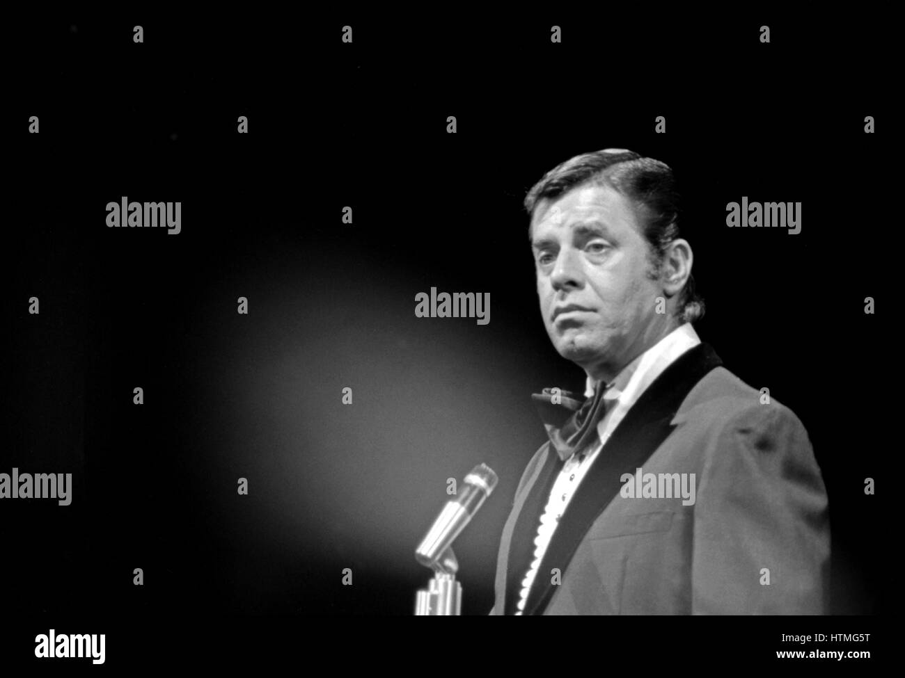 Amerikanischer Humorist und Schauspieler Jerry Lewis darstellende Komödie in Paris Olympia Hall. Mai 1976 Stockfoto