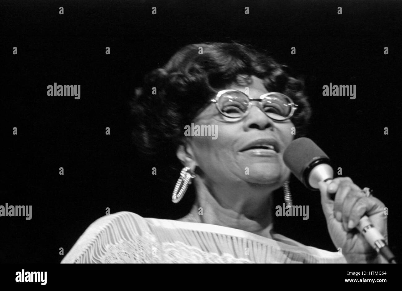 US-amerikanische jazz-Sängerin Ella Fitzgerald im Palais des Congrès in Paris, am 17. September 1977 durchführen. Stockfoto