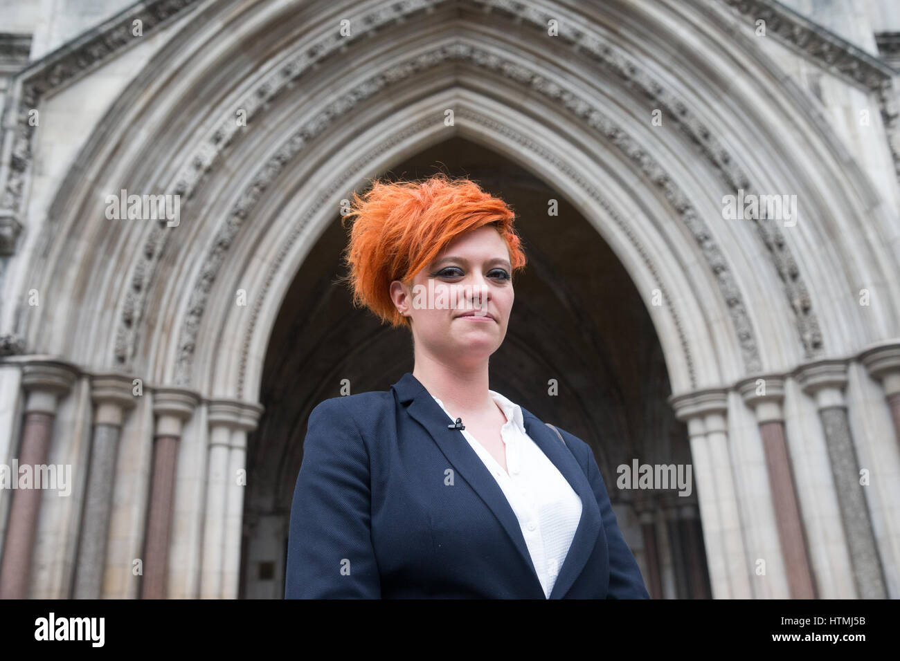 Food-Bloggerin und Journalistin Jack Monroe außerhalb der High Court, London, gewinnt Twitter Verleumdungsklage gegen umstrittene Kolumnist Katie Hopkins. Stockfoto