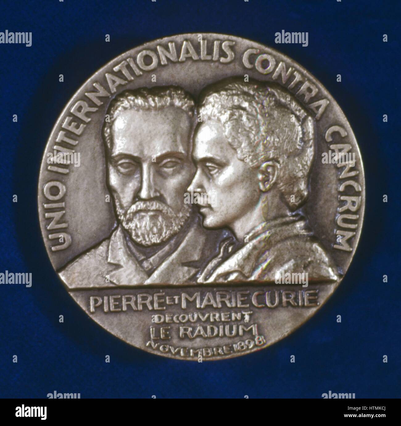 Marie (1867-1934) und Pierre (1859-1906) Curie. Kehrseite der Medaille zur Erinnerung an die Entdeckung des Radiums 1898. Stockfoto