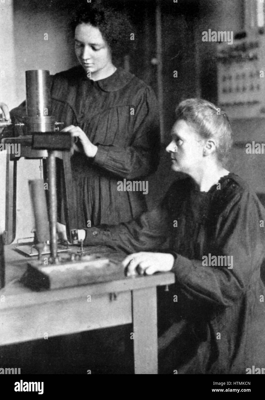 Marie CURIE (1867-1934) Polen geborenen französischen Physiker, 1925 mit ihrer Tochter Irene Joliot-Curie (1897-1956), Physiker, arbeitete als Assistentin ihrer Mutter am Radium-Institut Paris, und wer teilte Nobelpreis für Chemie mit ihren husba Stockfoto