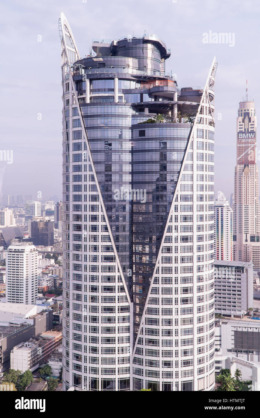 Bangkok, Thailand - 13. März 2017: Bangkoks Skyline mit Bürogebäude am Sonnenuntergang Bangkok, Thailand Stockfoto