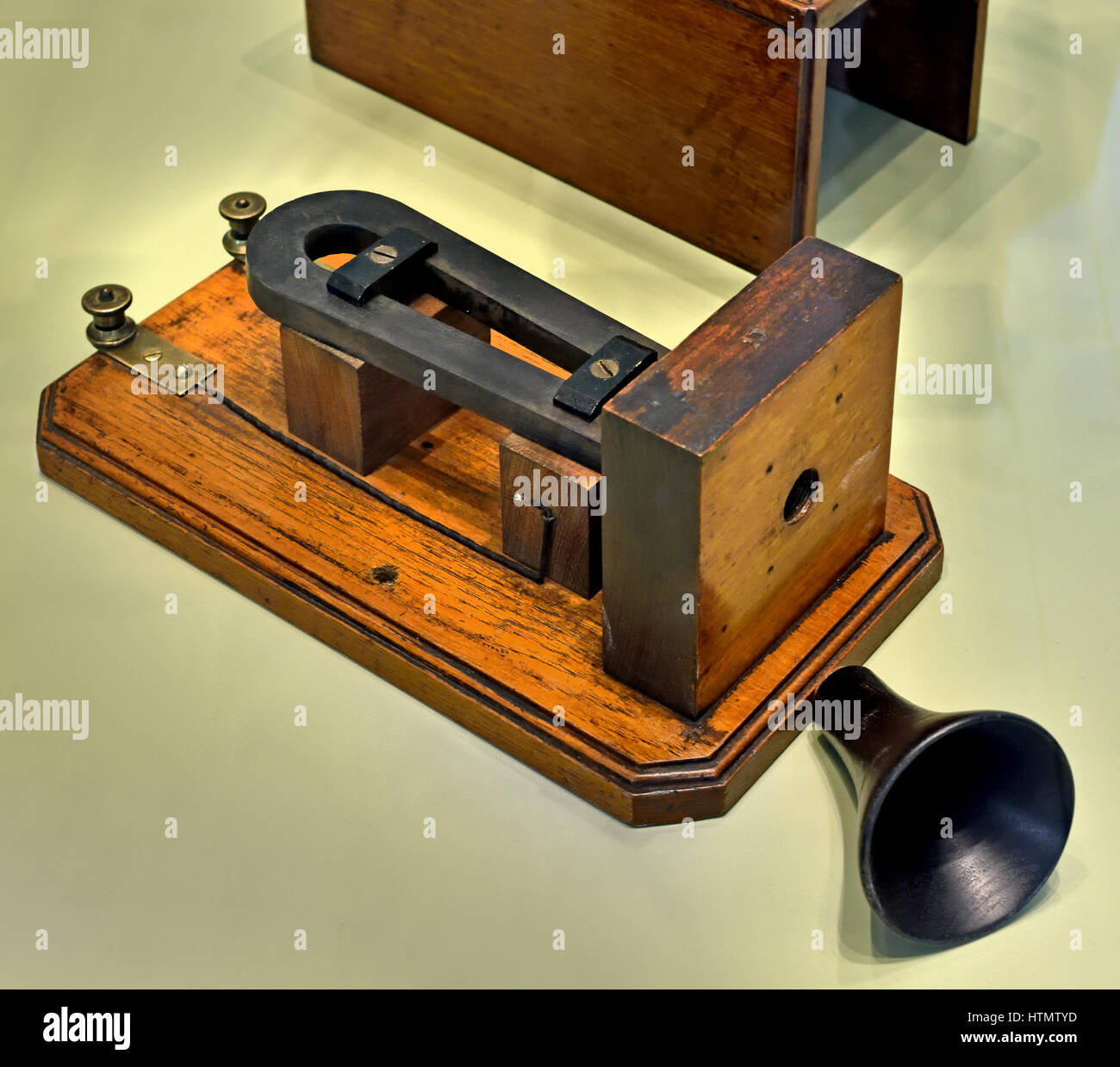 Telefon - Box Telefon - Alexander Graham Bell USA 1877 Vereinigte Staaten von Amerika, das technische Museum (The Deutsches Technikmuseum, wissenschaftlich-technische Sammlung.) Deutschland-Berlin-Kreuzberg Stockfoto