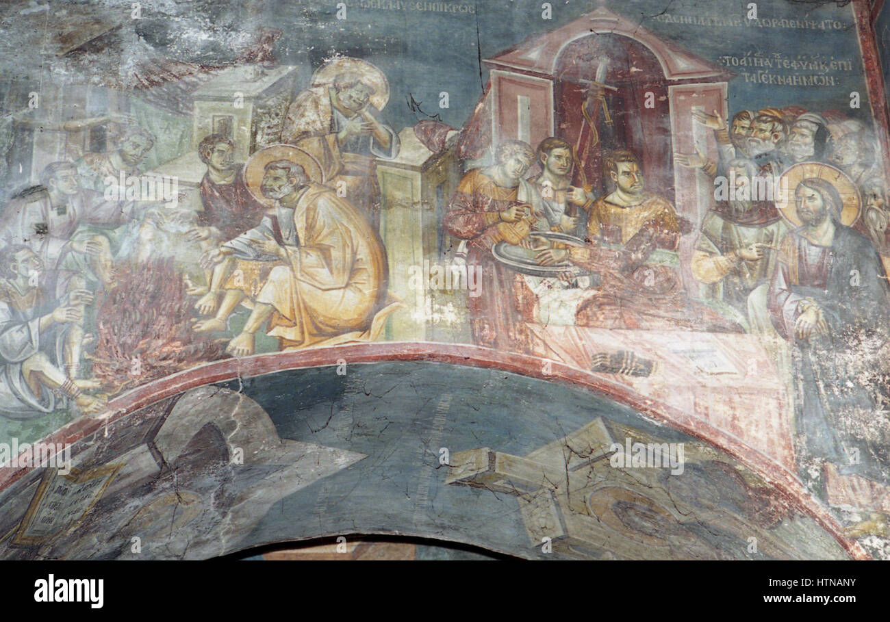 Die Kirche des Theotokos Peribleptos in Ohrid zeigt eine Reihe von ikonischen Gemälden, die die spirituellen und künstlerischen Traditionen des Byzantinischen Reiches widerspiegeln. Die Wandgemälde konzentrieren sich auf religiöse Themen und stellen Heilige, Christus und die Jungfrau Maria in einem eigenen byzantinischen Stil dar. Stockfoto