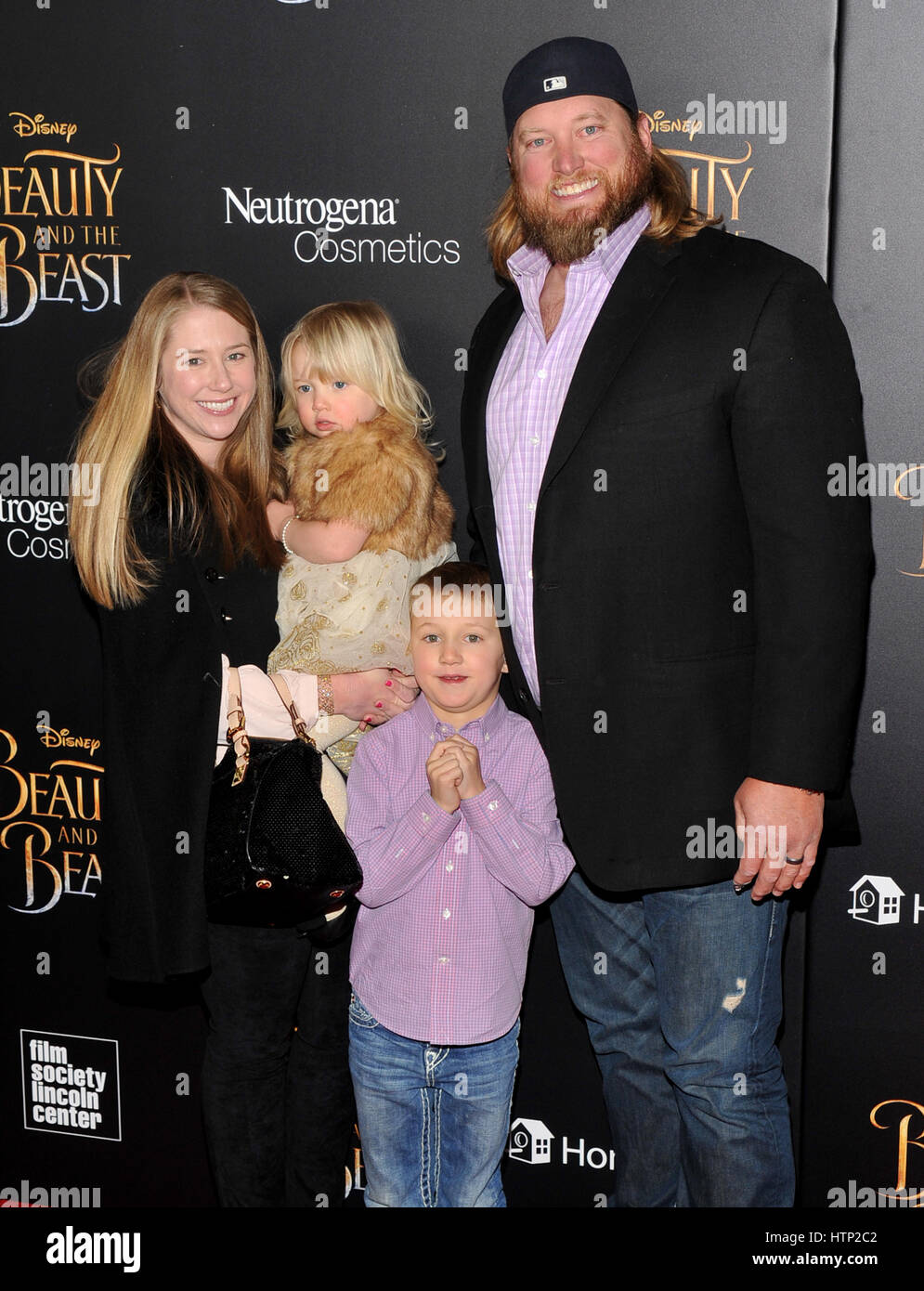 NEW YORK, NY - März 13: Nick Mangold, Jennifer Richmond besucht die "Beauty And The Beast" NewYork-Screening bei Alice Tully Hall, Lincoln Center am 13. März 2017 in New York City.@John Palmer/Medien Punch Stockfoto