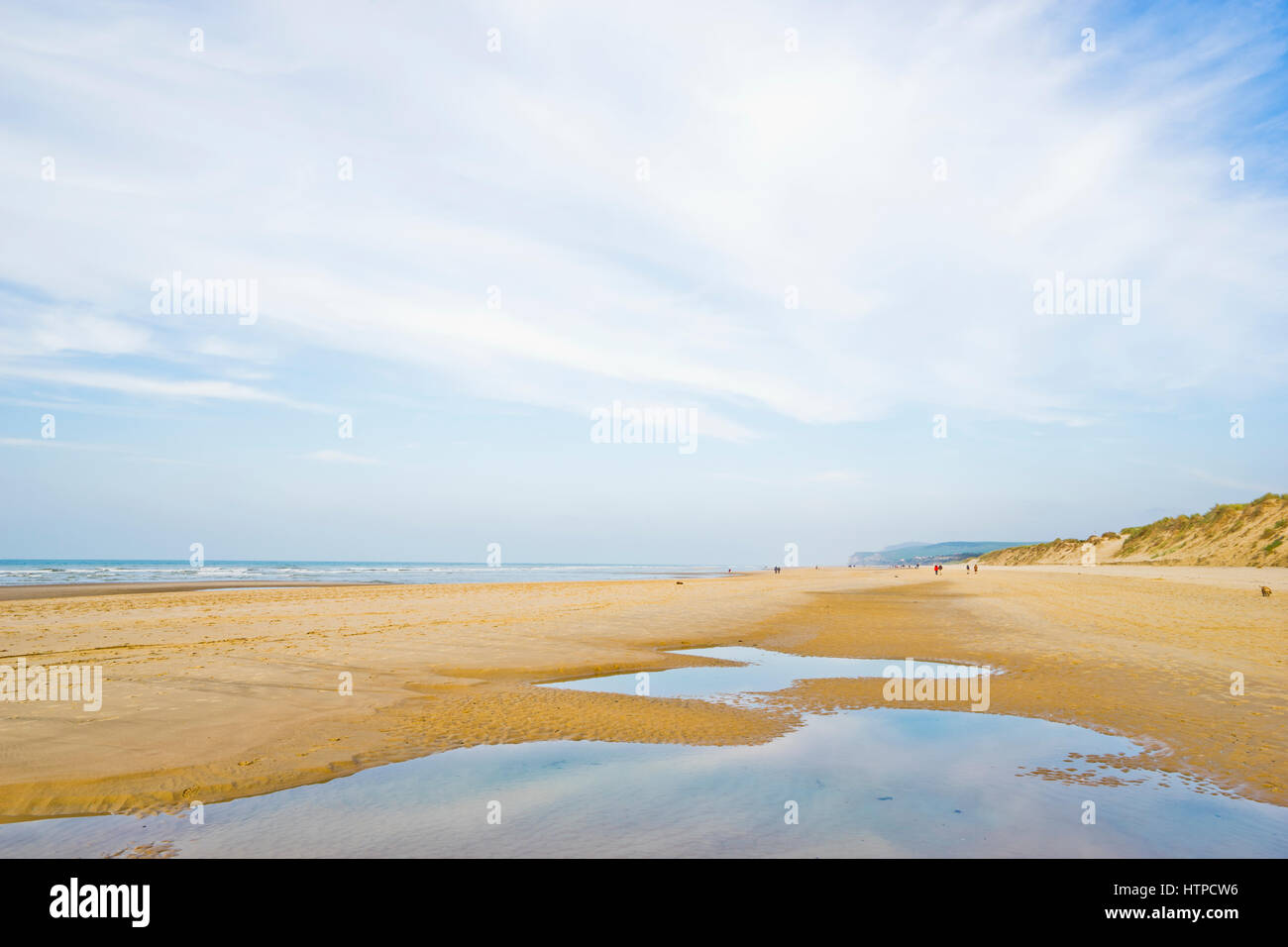 ruhiger Strand Landschaft in Hardelot-Plage, Côte Opale, Frankreich Stockfoto