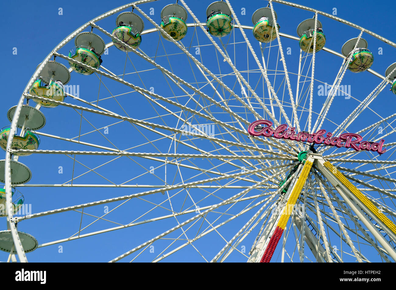 Nahes hohes Riesenrad am Festival "Baumblütenfest" Werder (Havel) Brandenburg, Deutschland, Europa Stockfoto