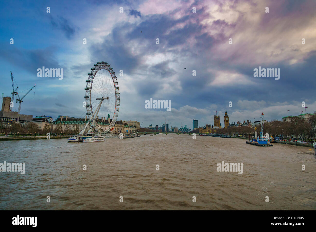 Das berühmte London Eye Rad neben der Themse in London Stadt, UK. Stockfoto