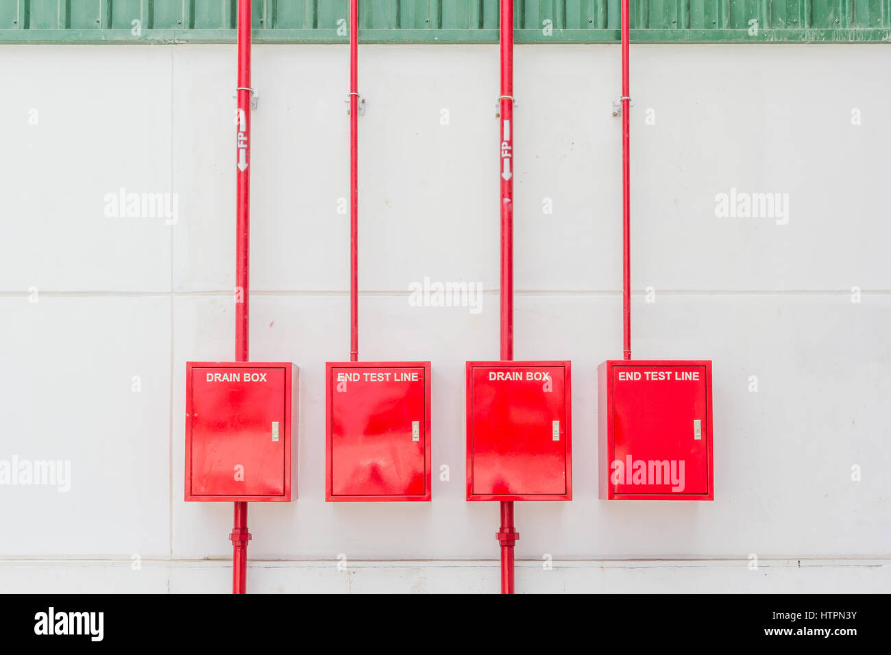 Ansicht der Feueralarm Systemkontrolle kämpfen Panel auf neue Gebäude-Fabrik Stockfoto